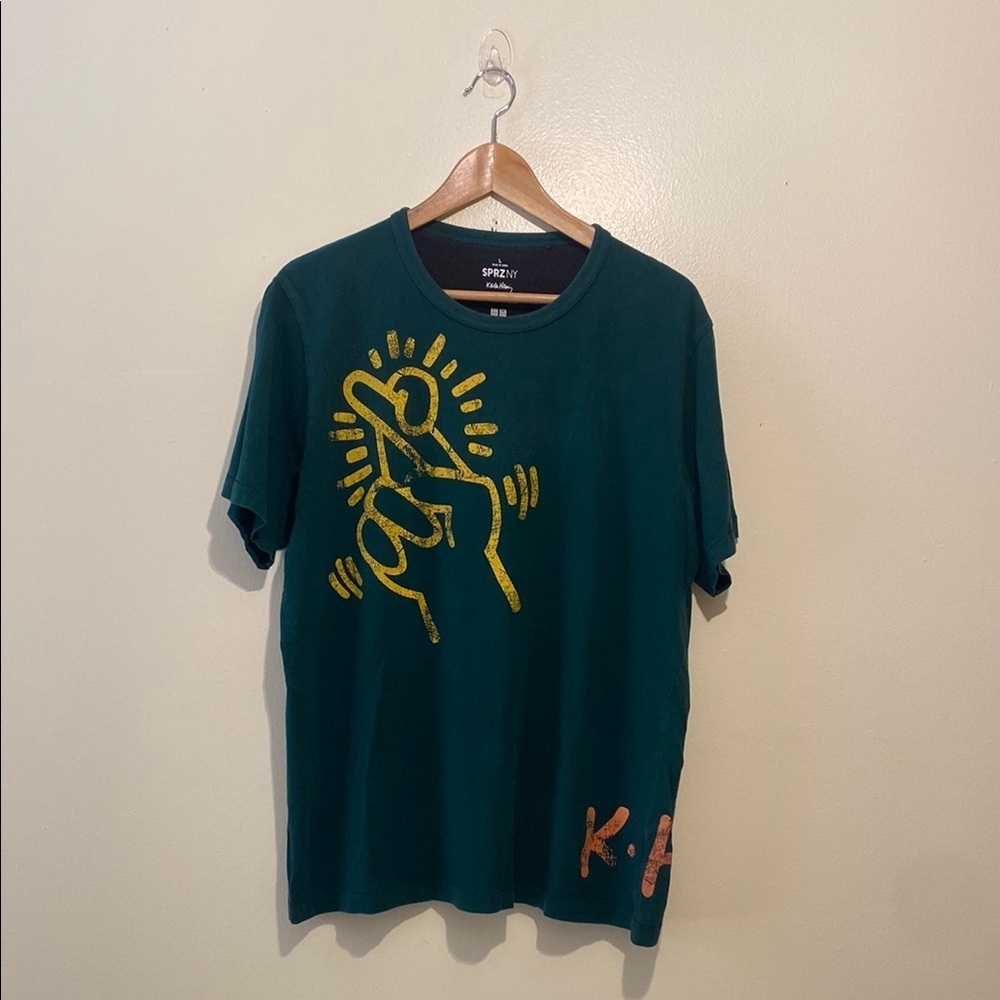 Uniqlo Keith Green Graphic T-Shirt with Yellow Design. Size L